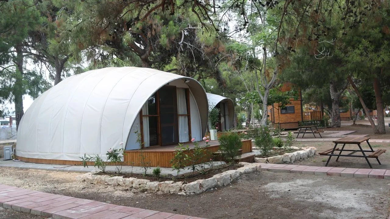 Doğanın Kucağına Kaçış Rehberi: Glamping Nedir, Nasıl Yapılır?