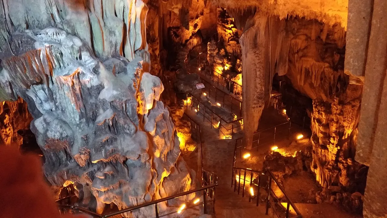 Köşekbükü Mağarası