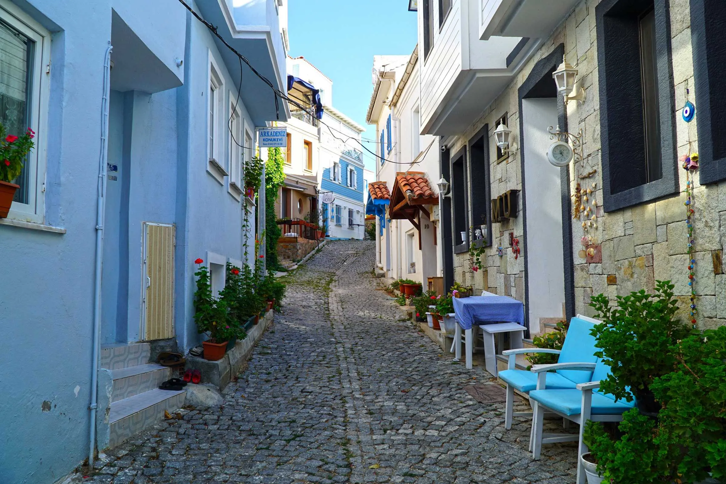 6. Bozcaada'nın Renkli Sokakları