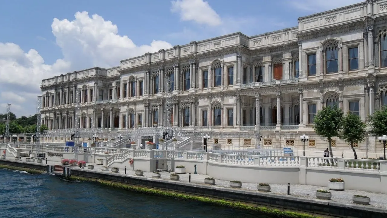 2. Tarih: Yangınlarla Sınanmış Bir Efsane