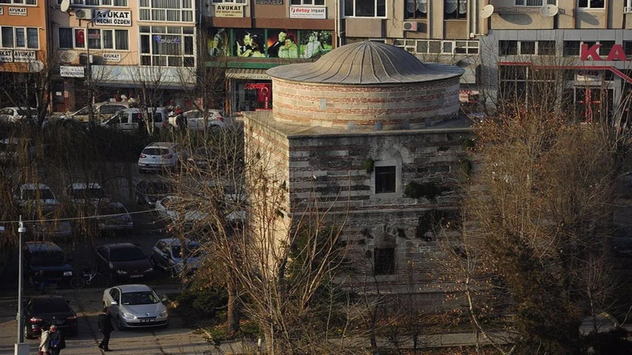 3. Zindan Baba Türbesi