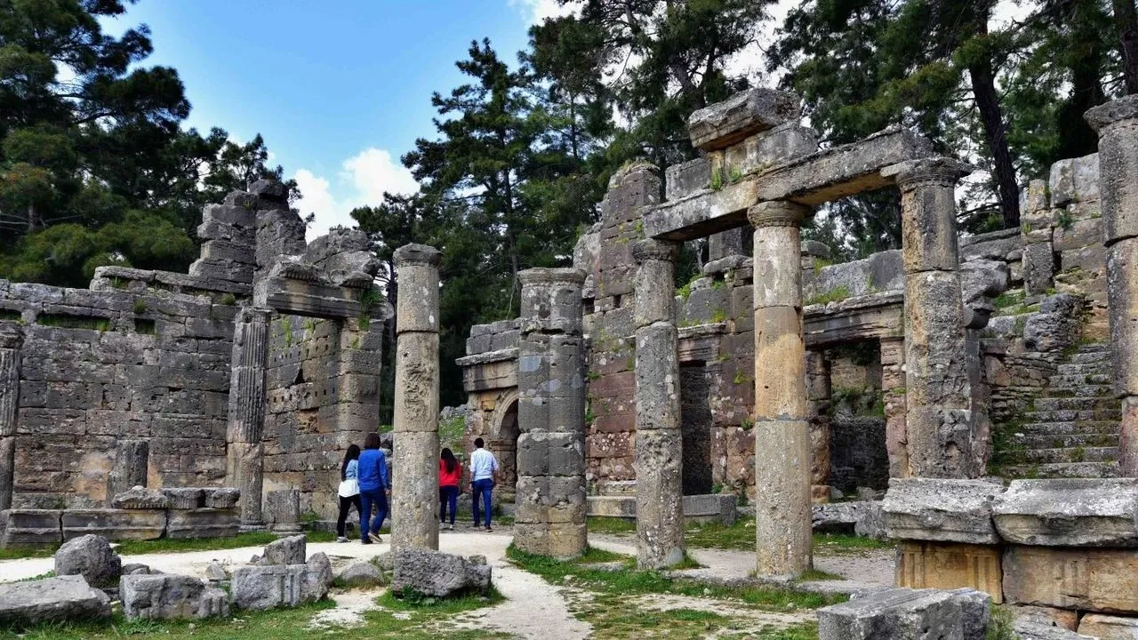 Seleukeia Antik Kenti: Geçmişin Gölgesinde