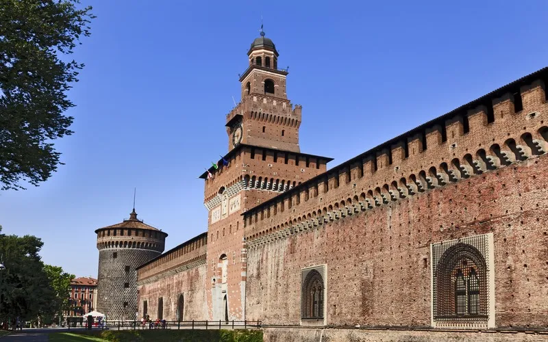 5. Sforza Kalesi (Castello Sforzesco)