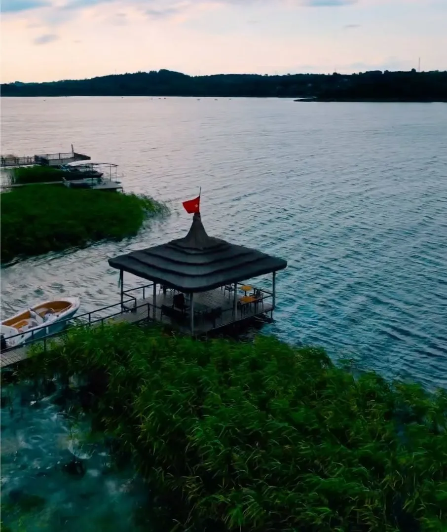 göl manzaralı tatil